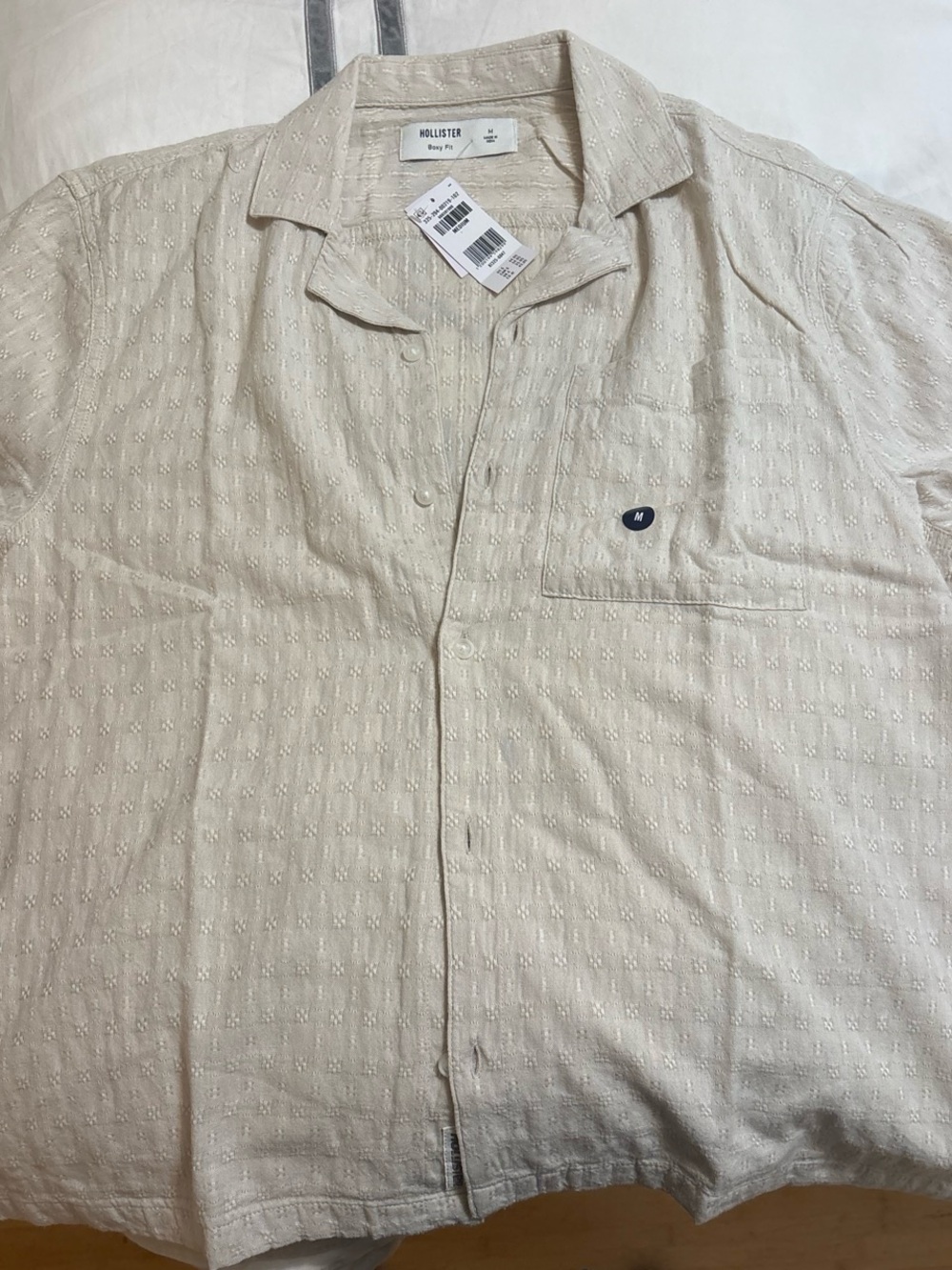 Hollister Men’s Light Cream Short-Sleeve Button-Down Shirt